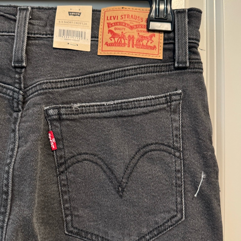 Black Levi’s Jeans - Straight high rise